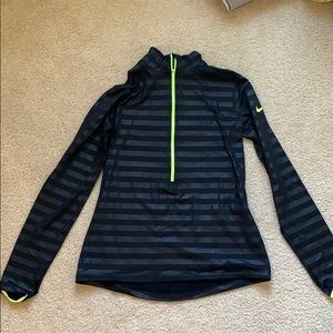 Nike pro 1/2 zip